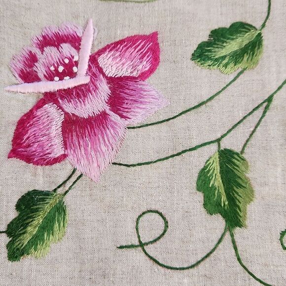 Vintage flower embroidered linen set of two pillow cases covers - Picture 2 of 7